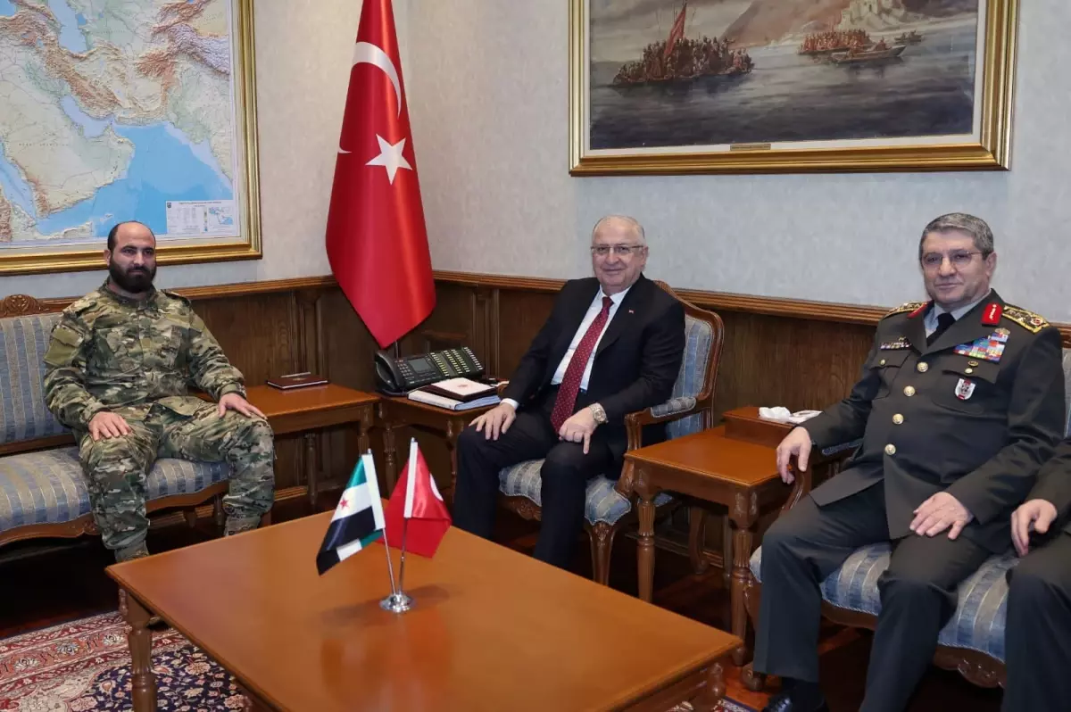bakan-guler-suriye-genelkurmay-baskani-ile-gorustu-1S8nlMte.jpg