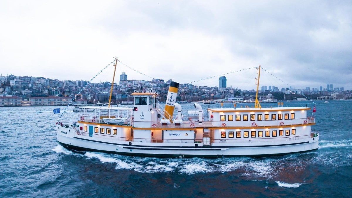 is-bankasindan-yuzen-sube-is-vapur-hizmete-acildi-NtiWmWvP.jpg