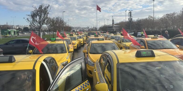 taksiciler-istanbulda-eylem-yapti-In3WnN5K.jpg