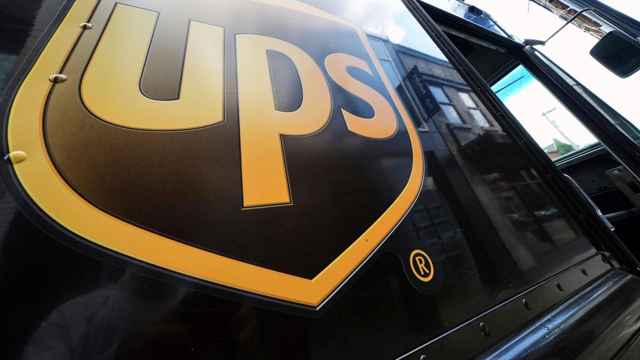 UPS, Maliyetleri Düşürerek İşten Çıkarmaları Artırıyor
