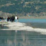 İki Yanı Su ile Kaplı Doğal Yürüyüş Yolu Ziyaretçilerini Büyülüyor