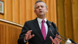 son-dakika-chp-lideri-ozgur-ozelden-iktidara-secim-cagrisi-55-vekilin-istifasini-getirmeyen-namerttir-JMzjxn1B