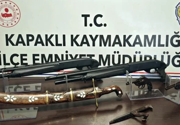 evinden-tarihi-kilic-kama-ve-tabanca-cikti-gozaltina-alindi-6HD86DOH