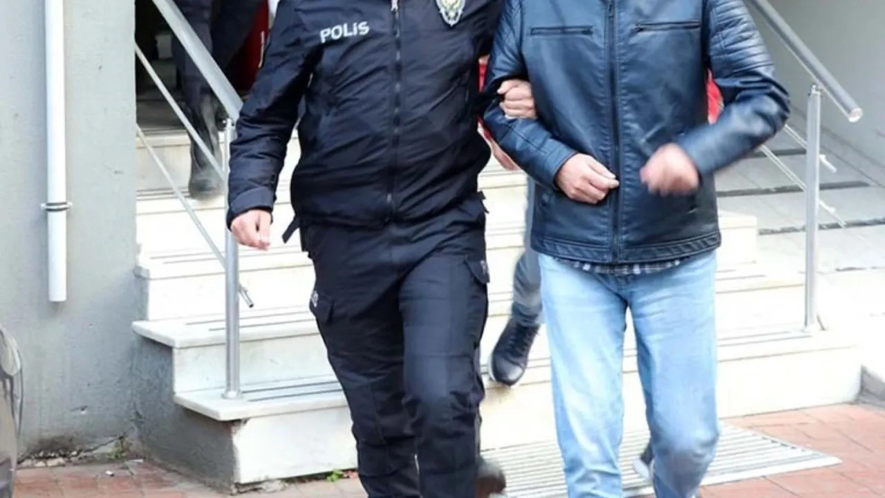 evini-uyusturucu-agina-cevirdi-sucustu-yakalandi-OgKT7pmC