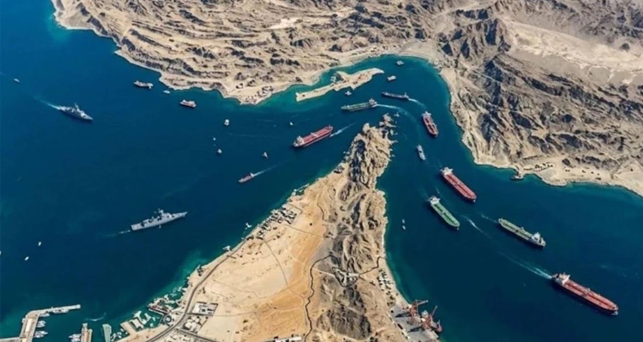 hurmuz-bogazinda-bir-gemide-patlama-bdGOhExa