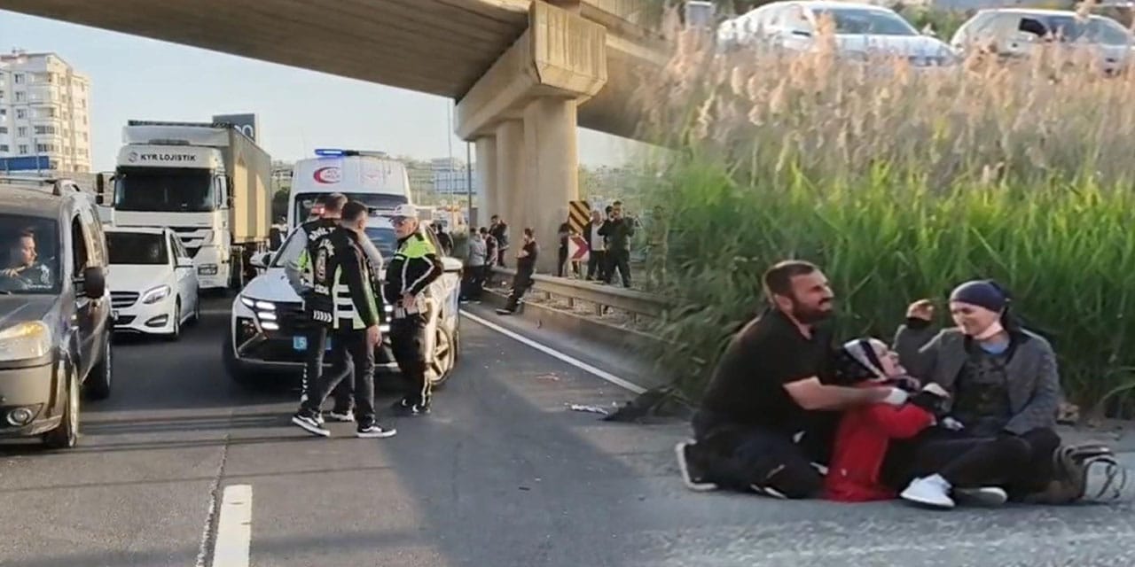 motosiklet-bariyerlere-carpti-kizi-olen-anne-gozyaslari-doktu-F2D5Z34C