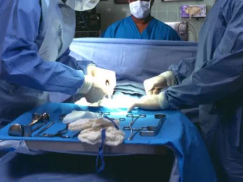 Gaziantepte bir hastanin rahminden 25 kilogramlik miyom cikarildi 8iqT8CrZ