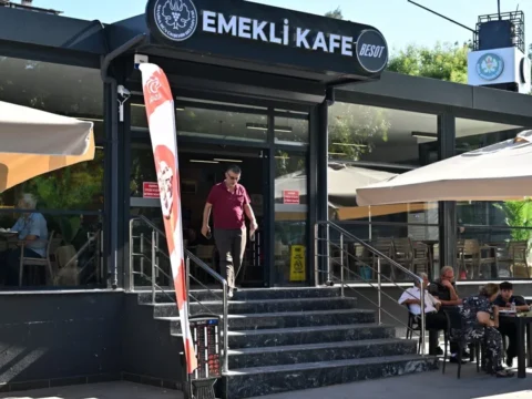 Manisada emekli kafe kisa surede gozde mekan oldu VQAIHbuq