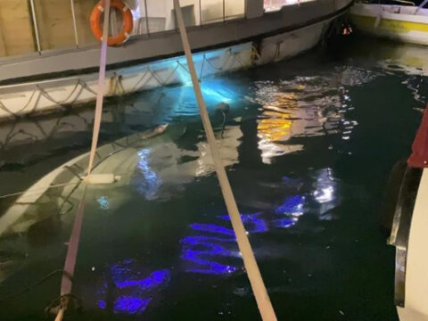 Sinop tersane mevkisinde kiyiya bagli tekne batti UiNaAMOa